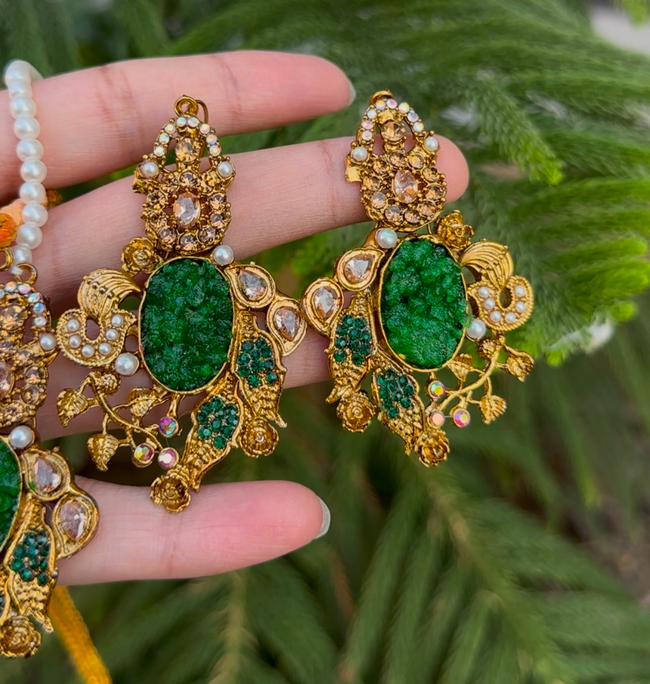 HANDMADE CRUSH STONE CHOKAR SET