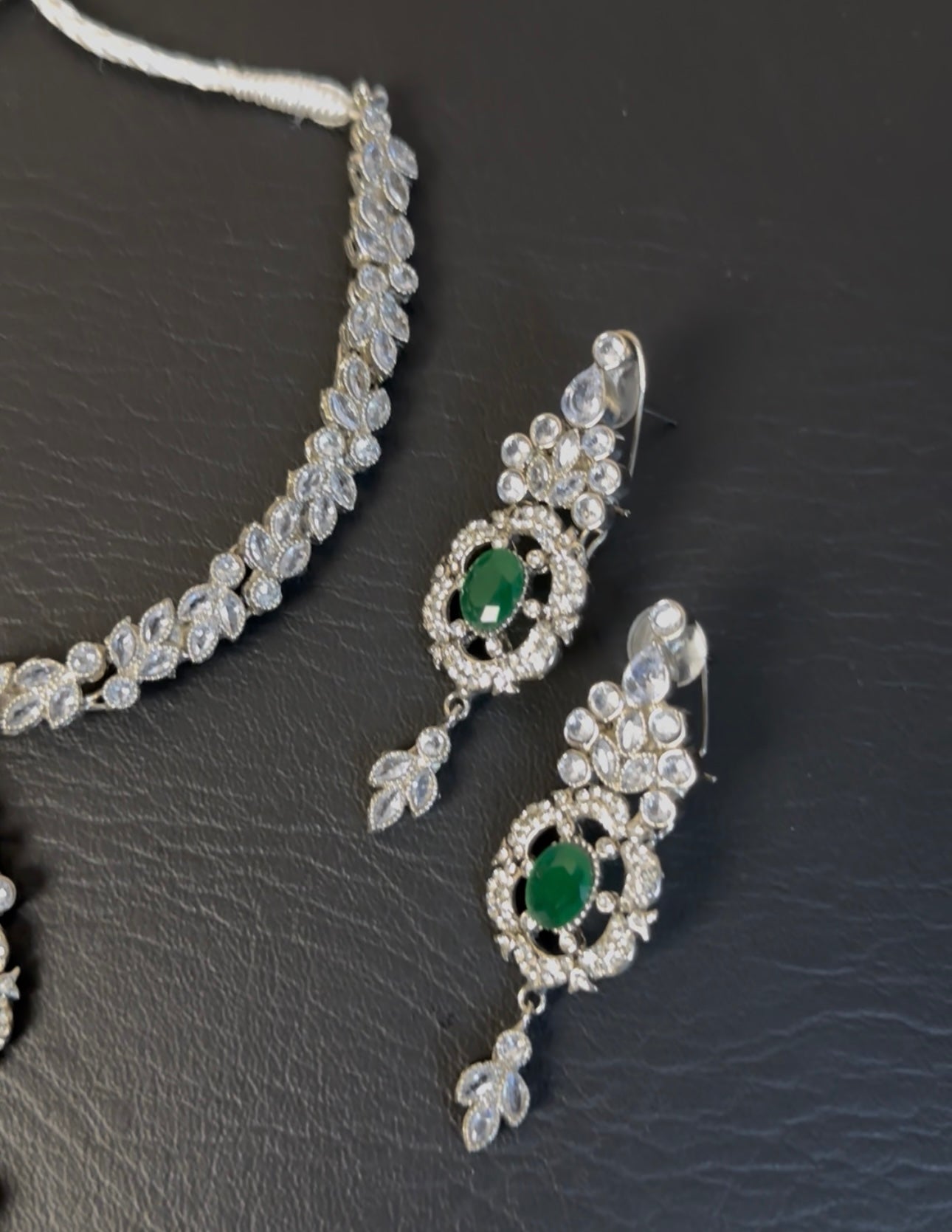 Zircon Necklace With Tika Earrings