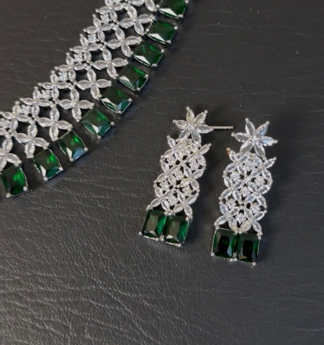 INDIAN AMERICAN AD DIAMOND NECKLACE WITH TIKA AND EARRINGS ✨