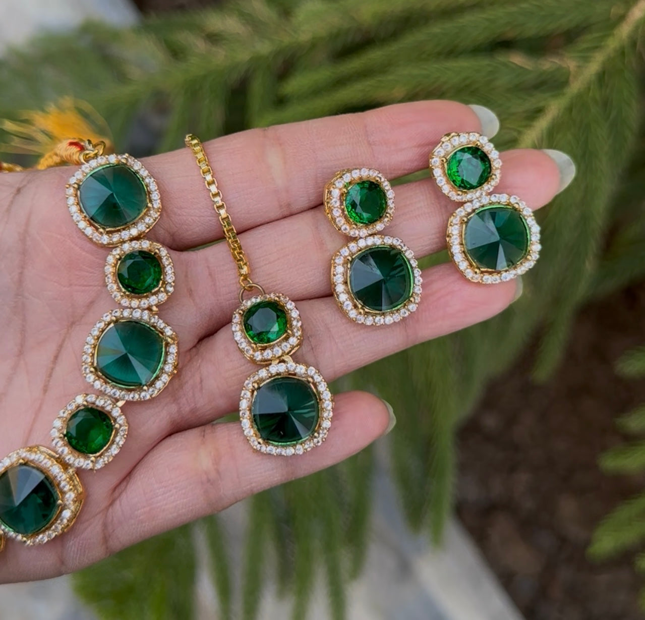 AD ZIRCON NECKLACE WITH TIKA AND EARRINGS