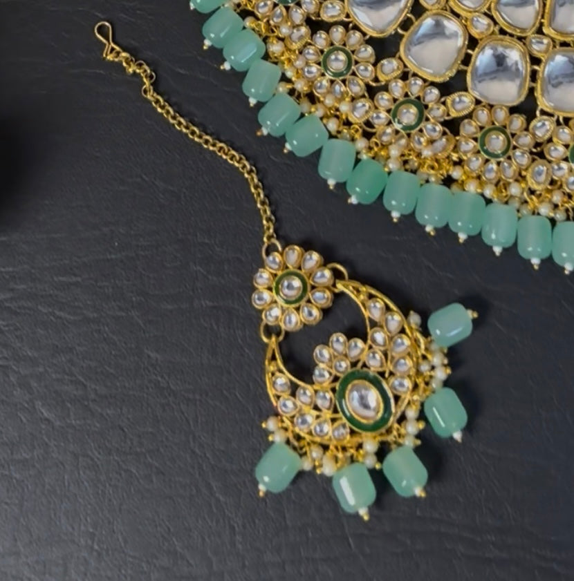 Indian KUNDAN necklace with TIKA and earrings ✨