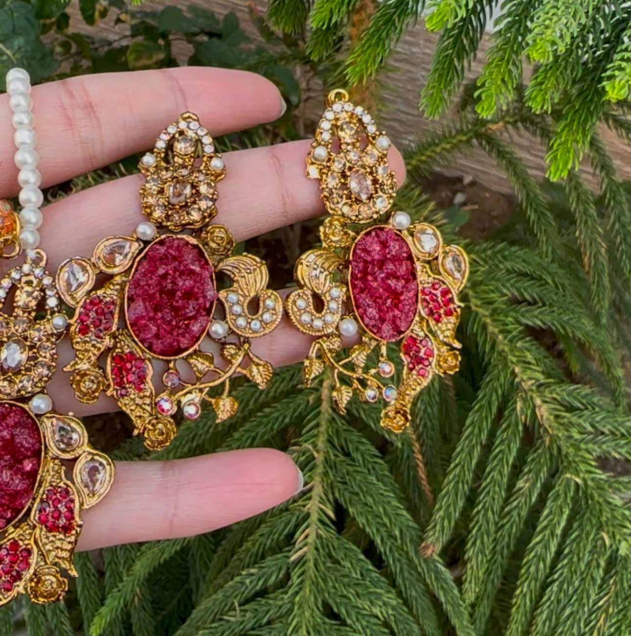 HANDMADE CRUSH STONE CHOKAR SET