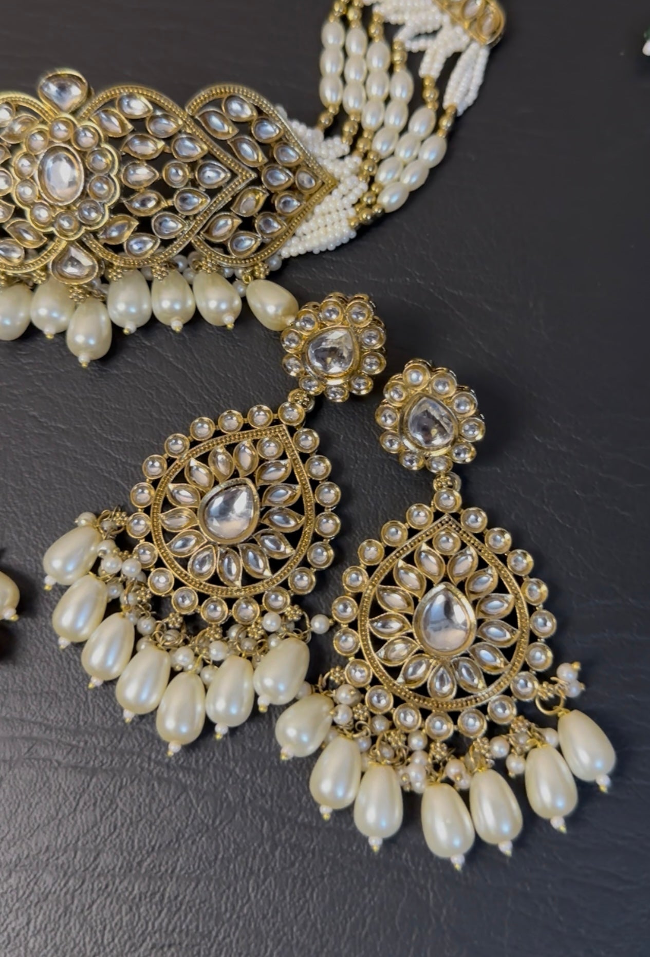 Indian Kundan CHOKAR with earrings and tika ✨