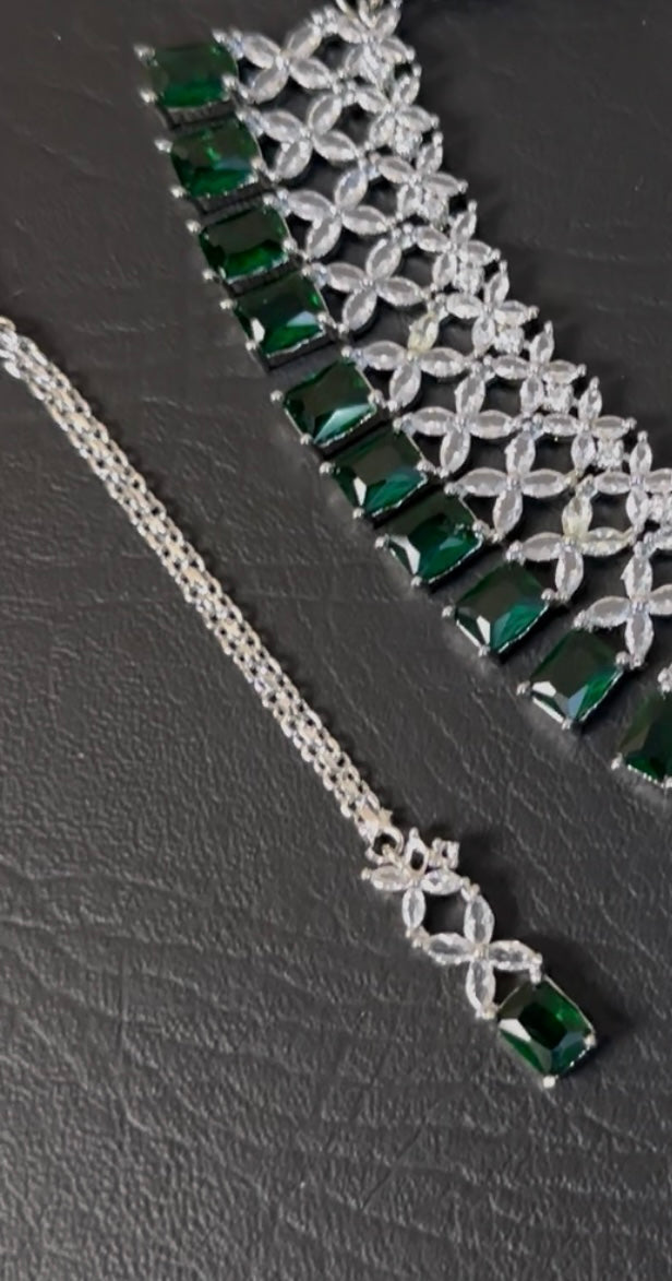 INDIAN AMERICAN AD DIAMOND NECKLACE WITH TIKA AND EARRINGS ✨