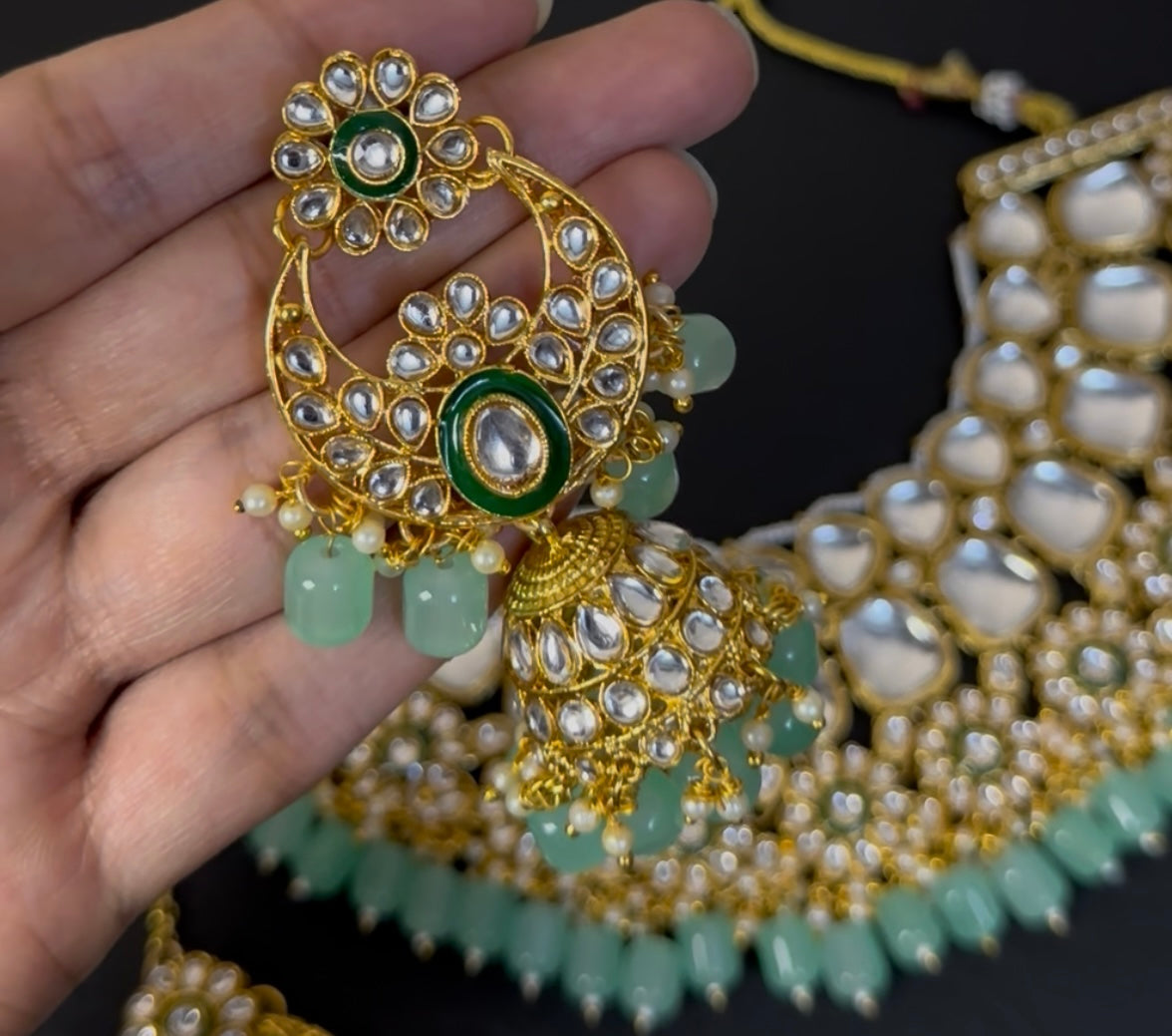 Indian KUNDAN necklace with TIKA and earrings ✨
