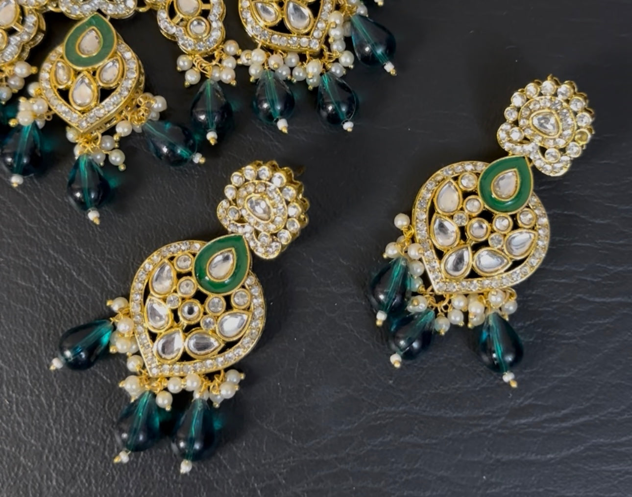 Indian KUNDAN Necklace With Earrings and Tika