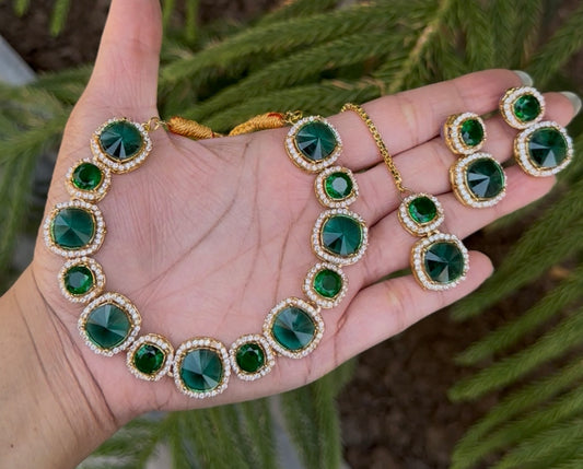 AD ZIRCON NECKLACE WITH TIKA AND EARRINGS