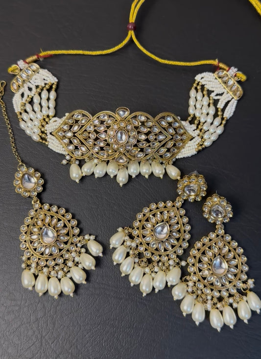 Indian Kundan CHOKAR with earrings and tika ✨