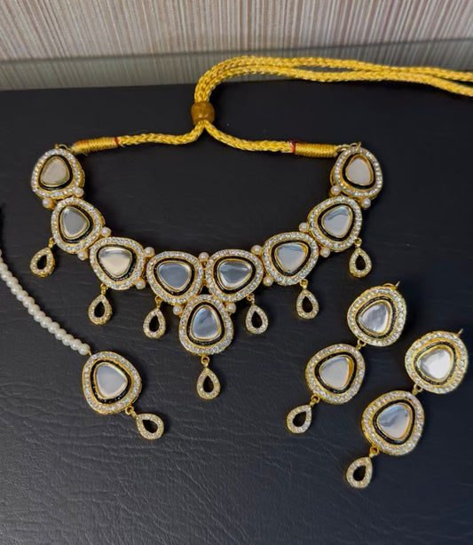 INDIAN KUNDAN NECKLACE WITH EARRINGS AND TIKA