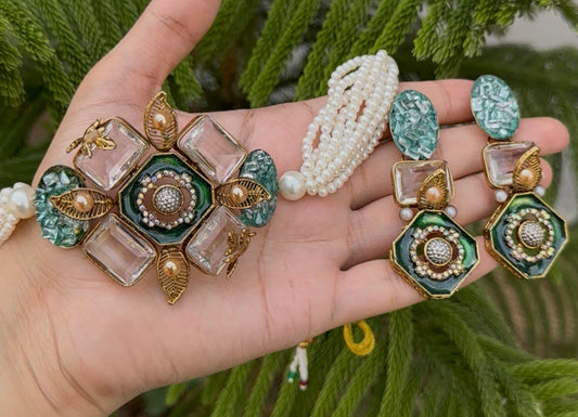 Crystals With Turkish and Crush Stones CHOKAR Set