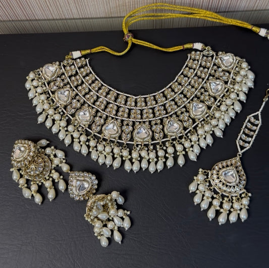 INDIAN KUNDAN NECKLACE WITH TIKA AND EARRINGS ✨