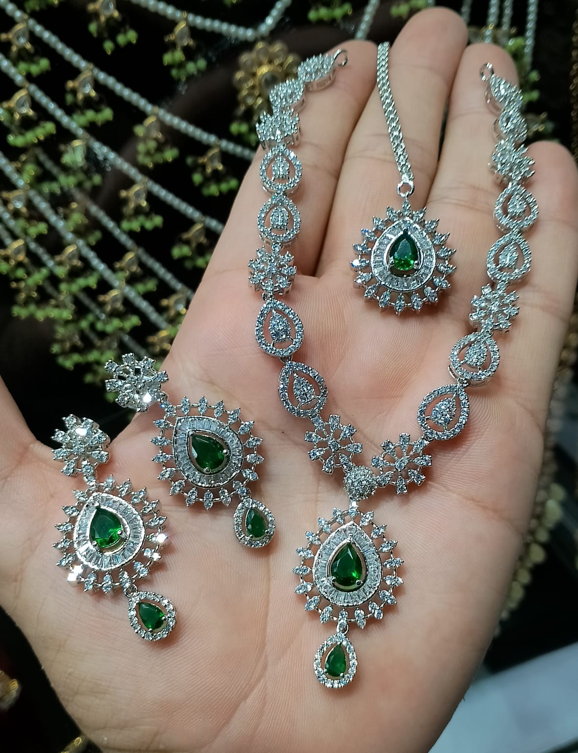 AMERICAN AD DIAMOND EMERALD ZIRCON NECKLACE SET