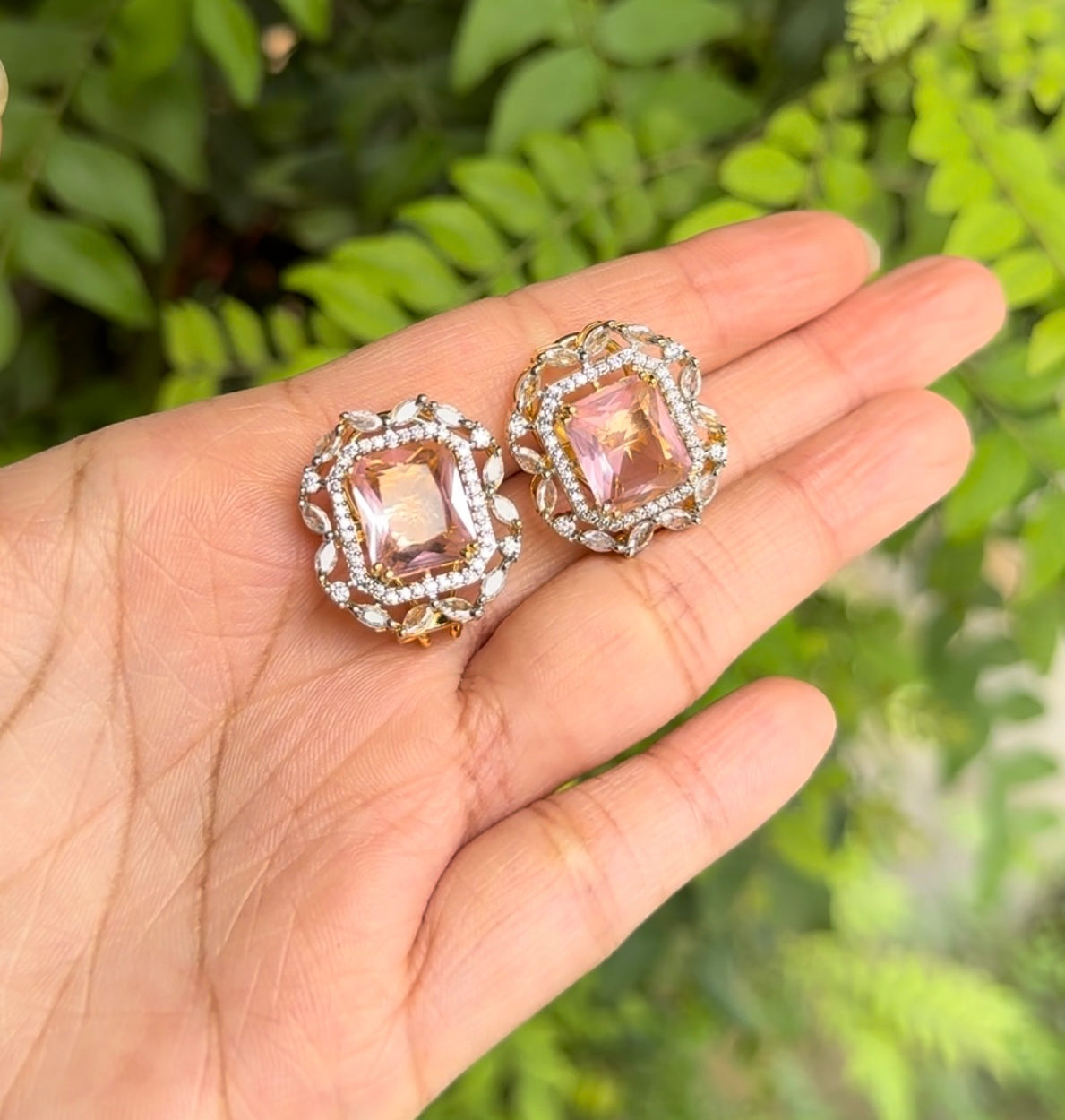 AD ZIRCON EAR STUDS