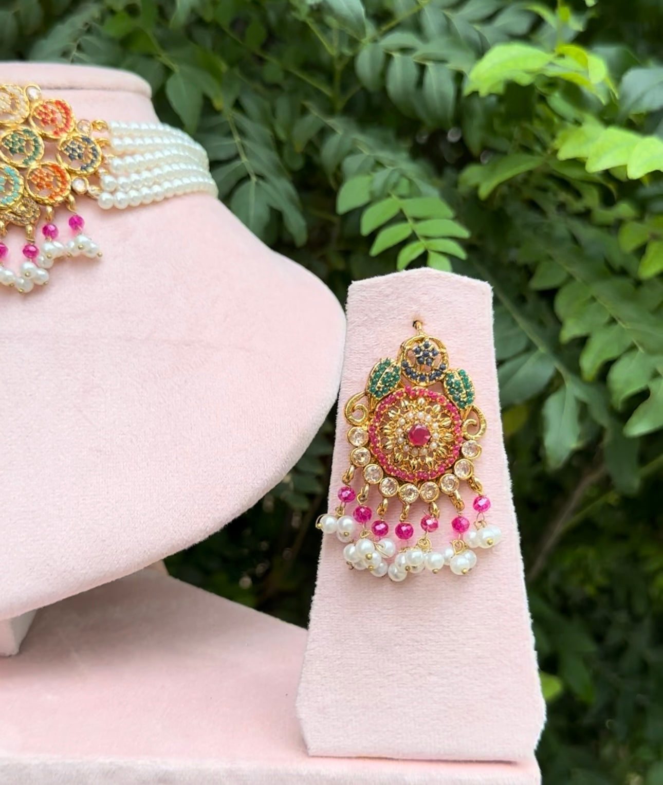 EXQUISITE HANDMADE CHOKAR WITH EARRINGS