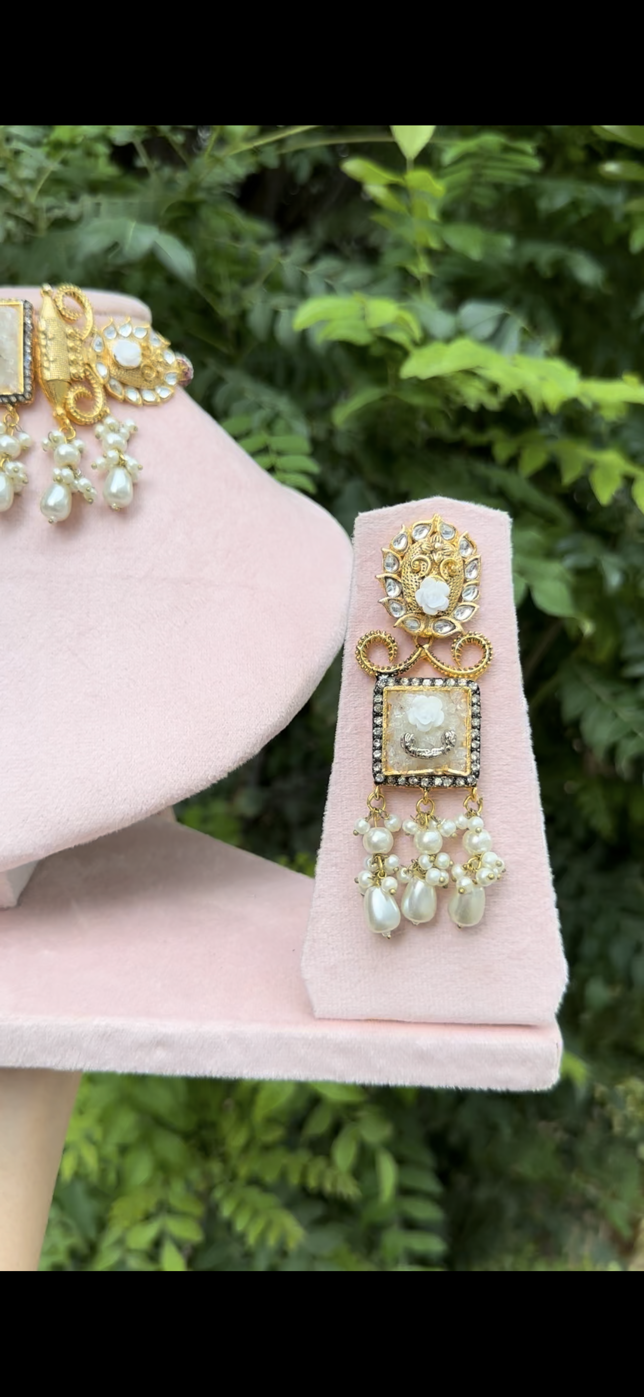 INDIAN HANDMADE CRUSH STONE CHOKAR WITH EARRINGS