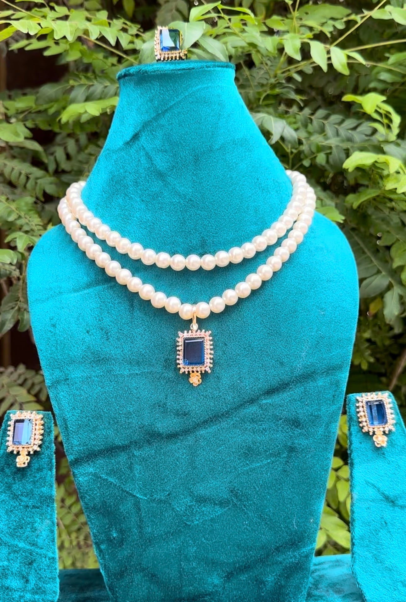 DOUBLET STONE WITH PEARLS MALA, EAR STUDS AND RING