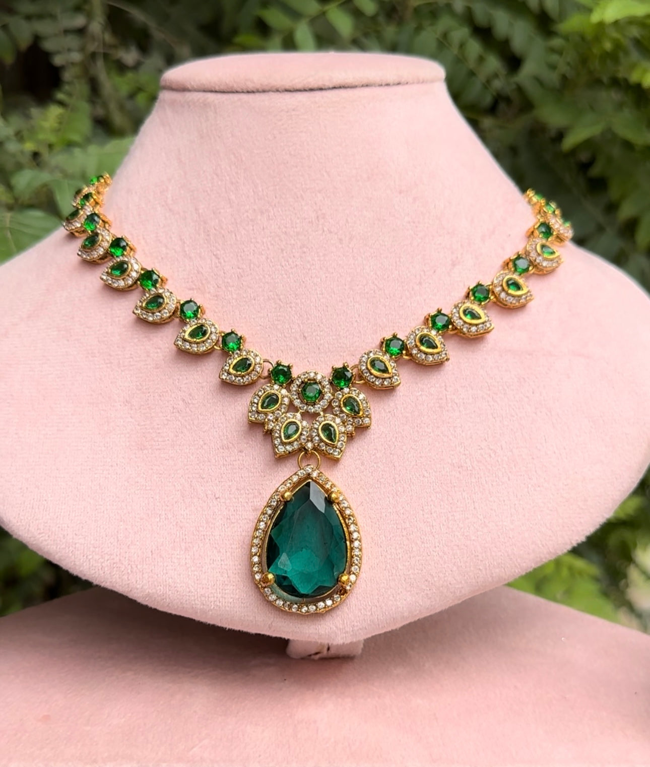 AD EMERALD ZIRCON NECKLACE WITH EARRINGS