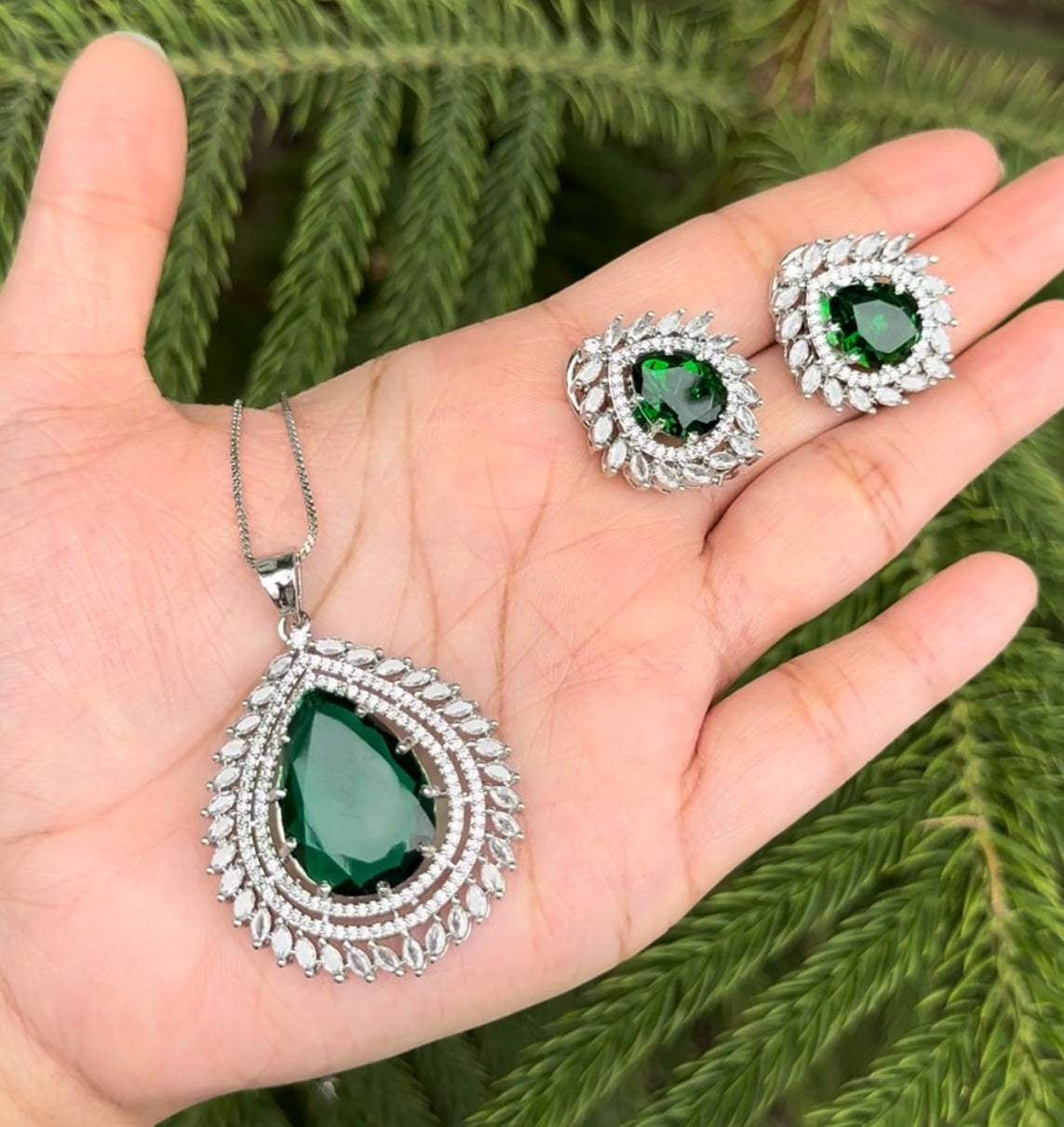 AMERICAN AD DIAMOND EMERALD ZIRCON PENDANT SET