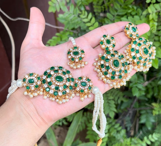 HANDMADE EMERALD CHOKAR SET