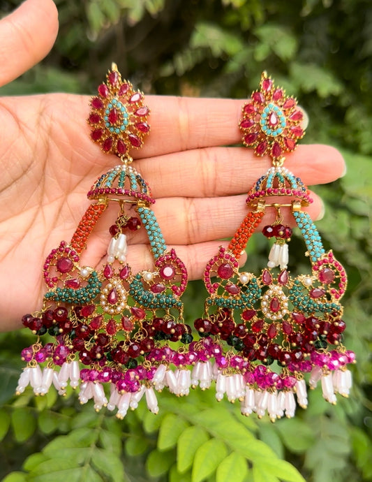 ELEGANT PAIR OF EARRINGS