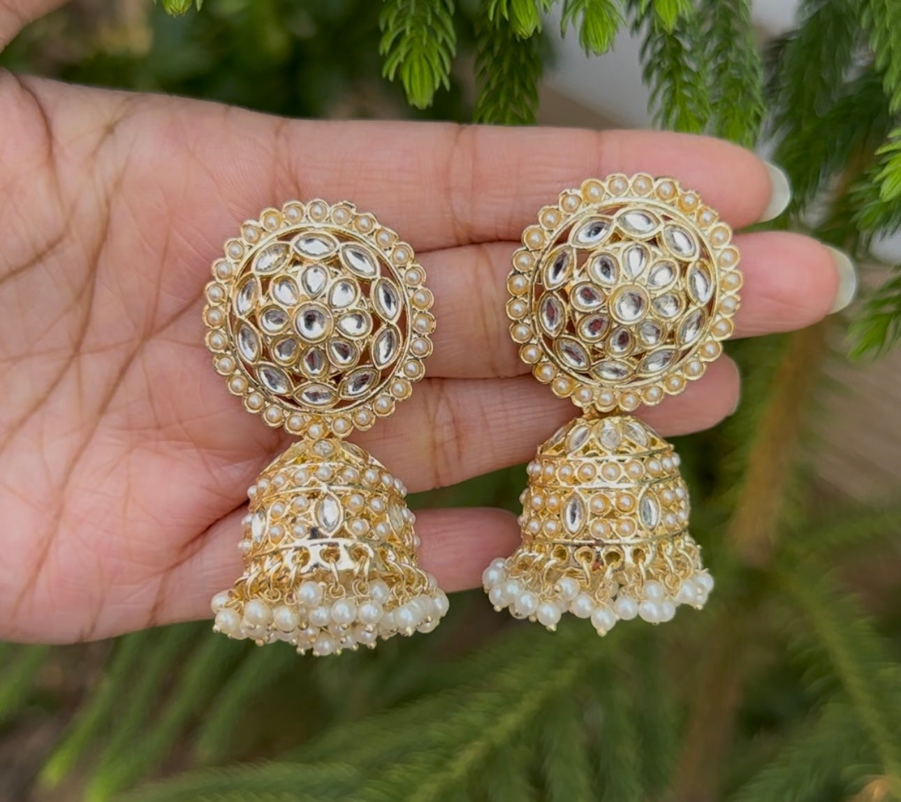 INDIAN KUNDAN CHOKAR WITH TIKA AND EARRINGS